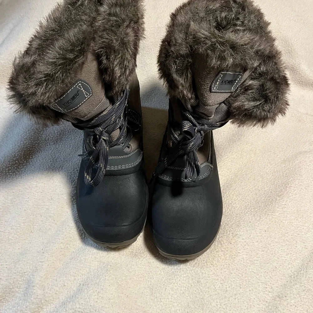 Khombu Faux Fur Trim Leather Upper Winter Boots Sz10